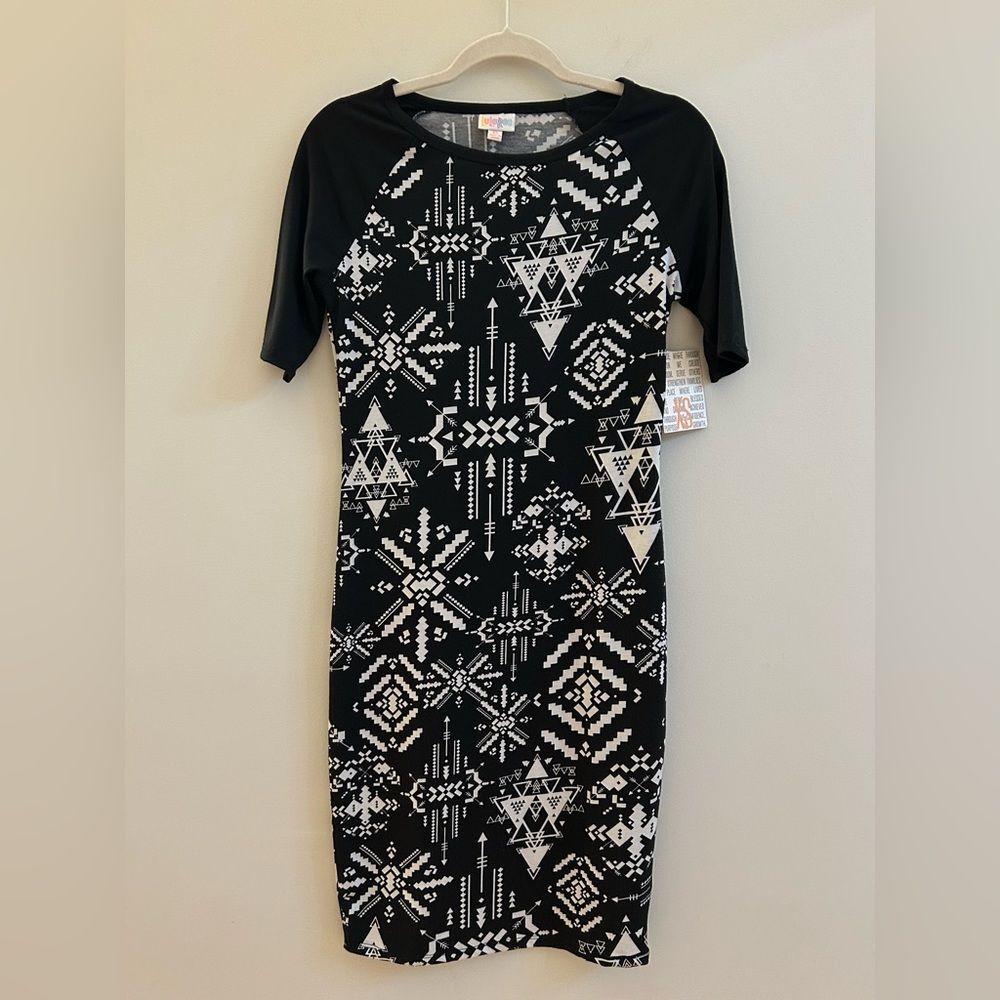 LuLaRoe Julia Black and White Tribal Raglan Sleeve Midi Dress, Size XS (0-2) NWT